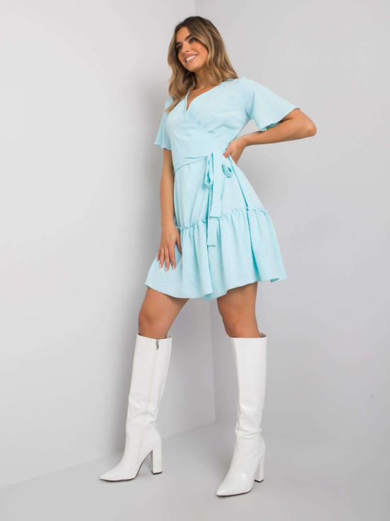 Světle modré šaty s vázáním