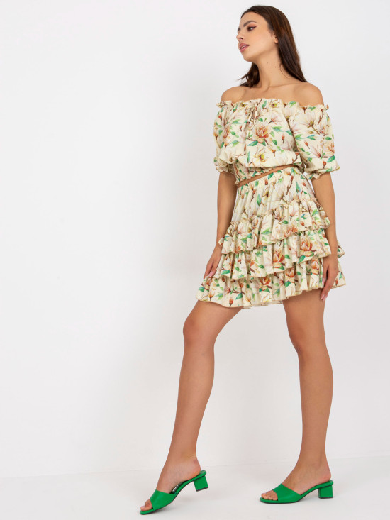 Žlutý komplet s květinovým vzorem