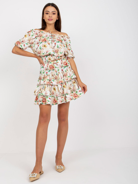 Bílo-červený komplet s květinovým vzorem