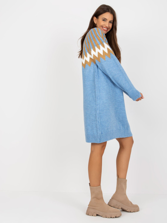 Modrá pletené šaty se vzorem