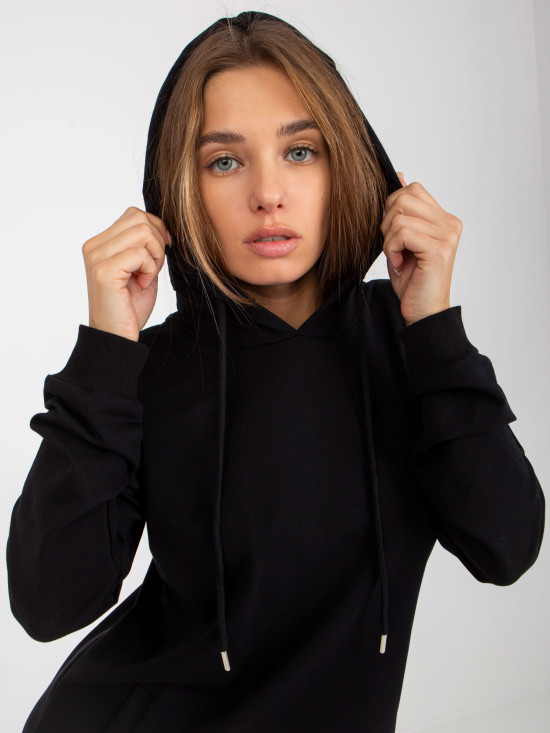 Černé teplákové šaty s kapucí
