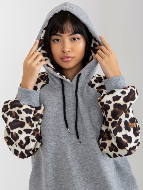 Šedá mikina s potiskem na rukávech