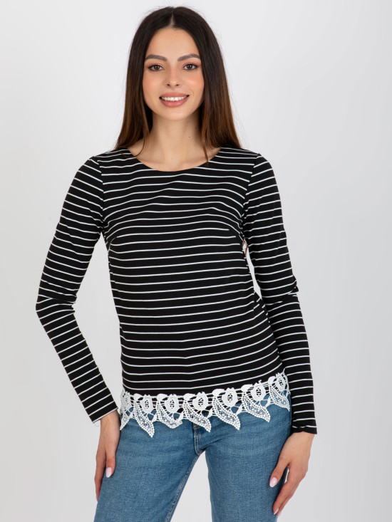 Černá dámská halenka s pruhy a krajkou