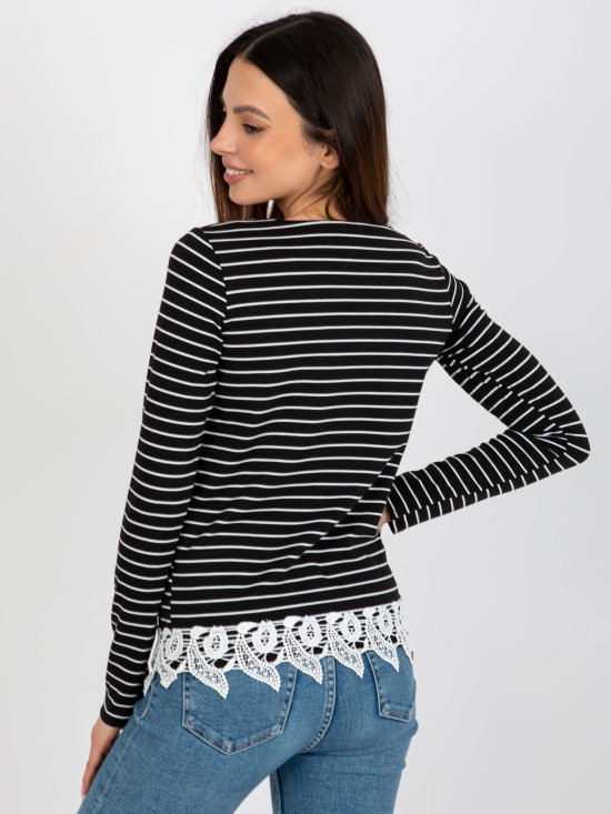 Černá dámská halenka s pruhy a krajkou