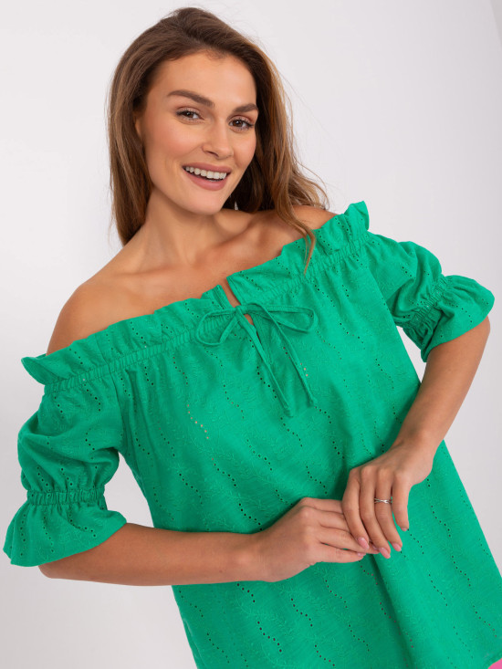 Zelená blůza s krátkým rukávem a off-shoulder výstřihem