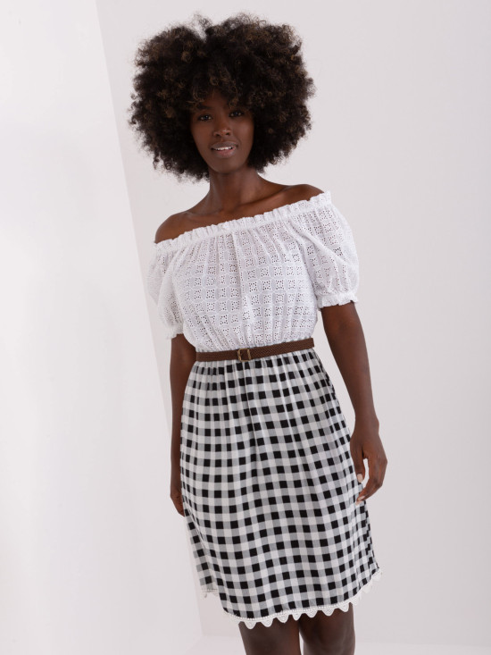 Ecru-černé šaty s páskem