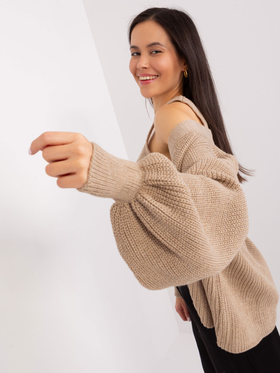 Béžový komplet s krátkým kardiganem