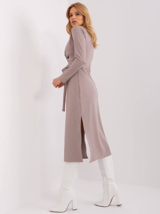 Elegantní midi šaty v béžové barvě