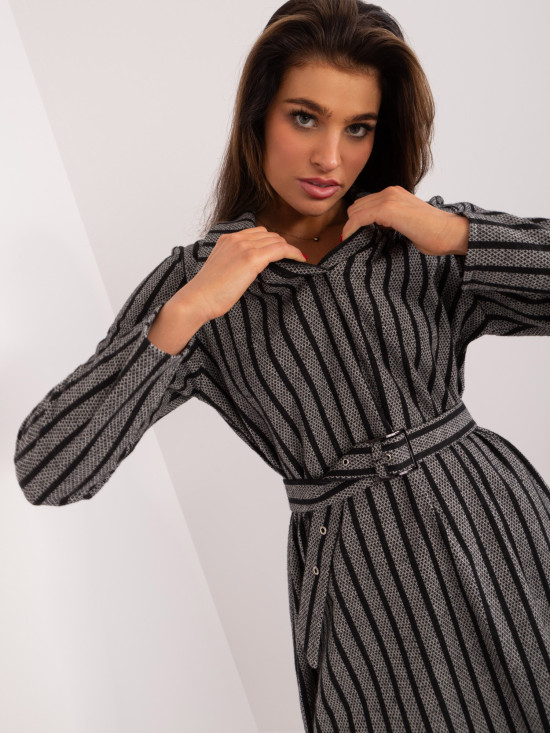 Elegantní midi šaty s pruhy