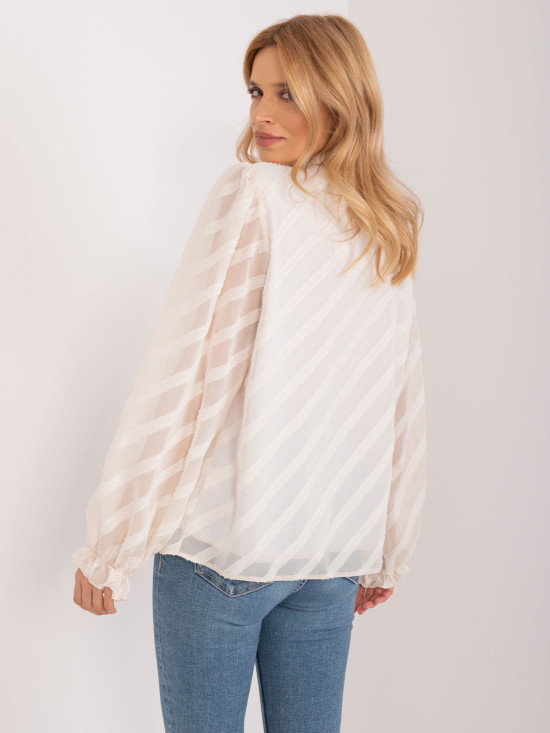 Elegantní halenka ve světle béžovém odstínu