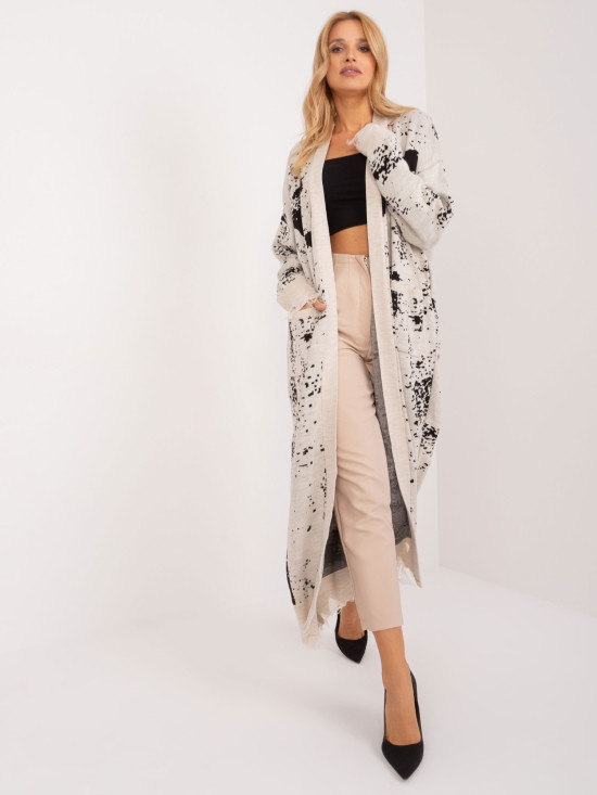 Stylový kardigan v ecru se vzorem