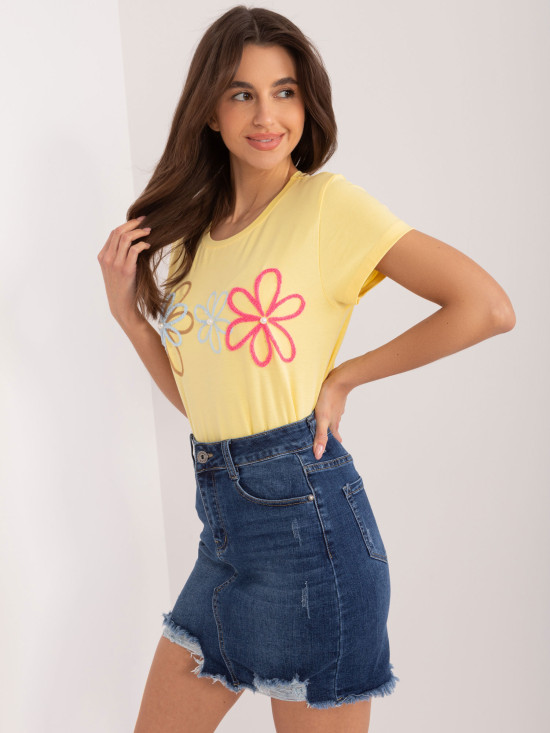 Žluté tričko s aplikací