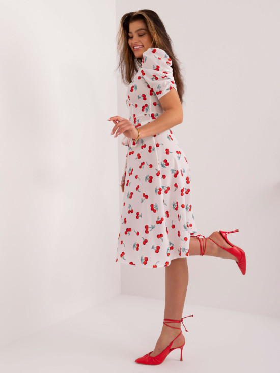 Letní šaty s motivem třešní v bílé