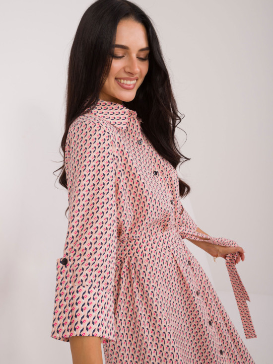 Pohodlné broskvové midi šaty s potiskem