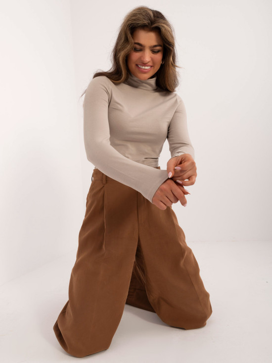 Stylový béžový rolákový top