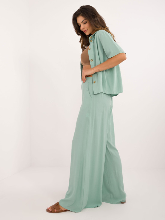 Pistáciový komplet s krátkým rukávem