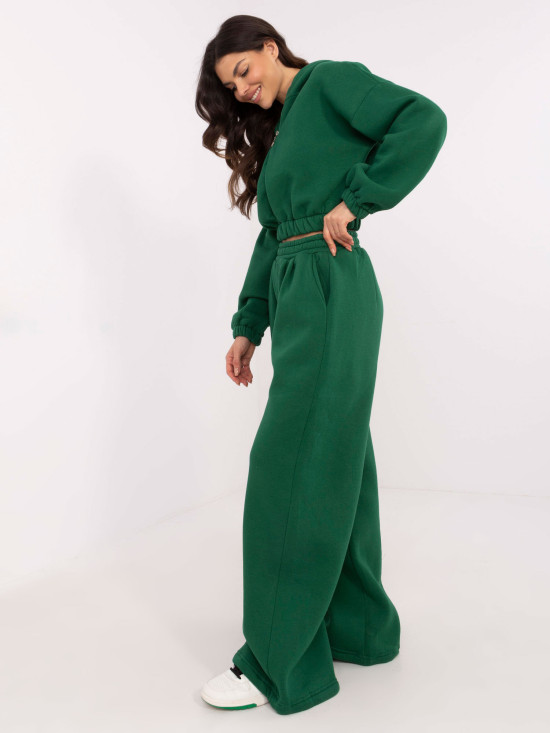 Stylový komplet s kapucí v tmavě zelené barvě