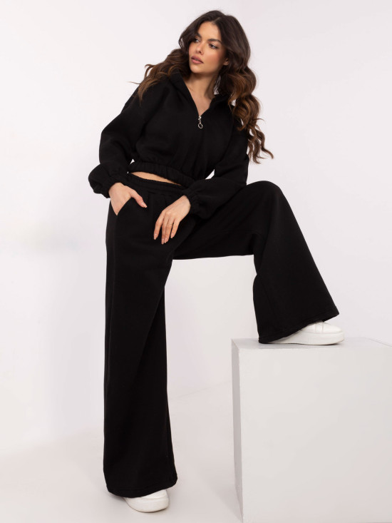 Stylový černý komplet s kapucí