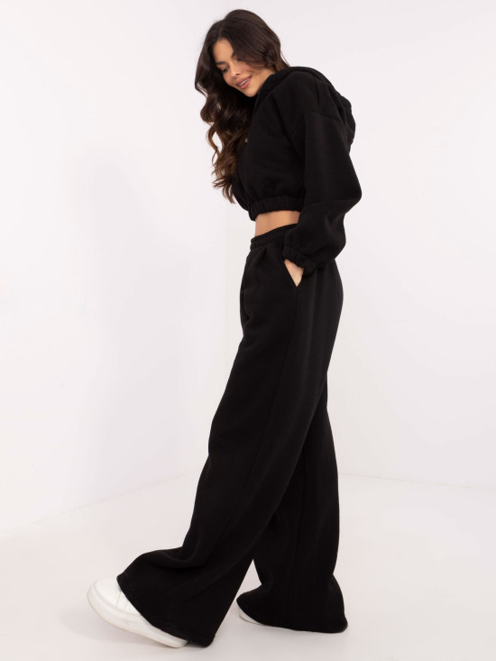 Stylový černý komplet s kapucí