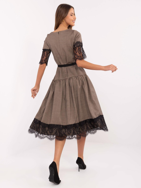 Béžové midi šaty s krajkou