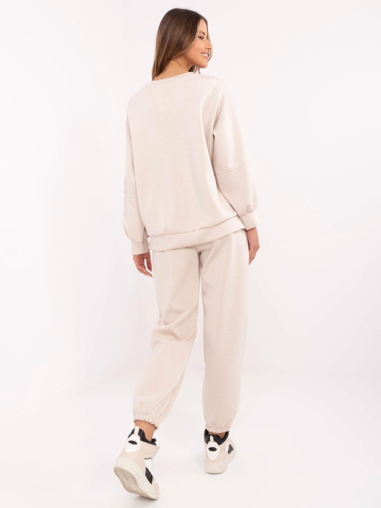 Béžový komplet s dlouhým rukávem