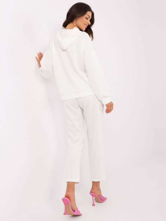 Stylový komplet s kapucí v ecru
