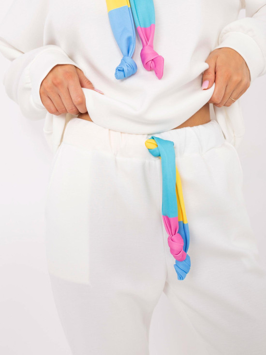 Stylový komplet s kapucí v ecru