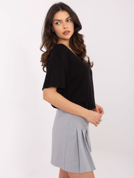 Černý pulovr s krátkým rukávem