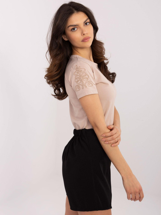 Béžové tričko s krátkým rukávem a výšivkou