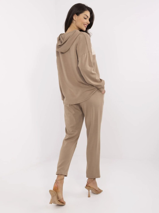 Stylový komplet s kapucí v béžové barvě