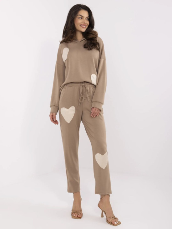 Stylový komplet s kapucí v béžové barvě