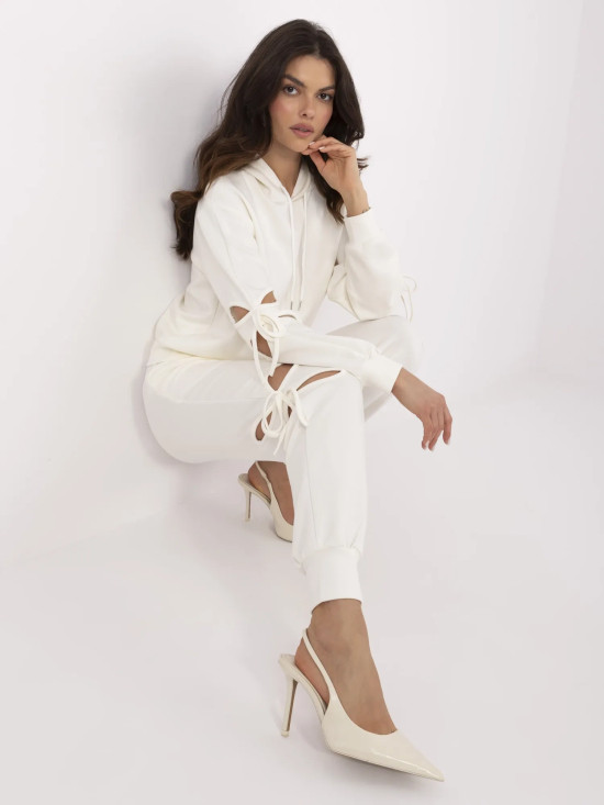 Elegantní komplet v ecru