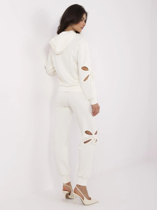 Elegantní komplet v ecru