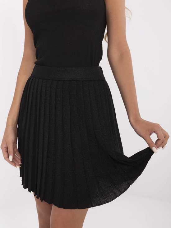 Stylová černá mini sukně