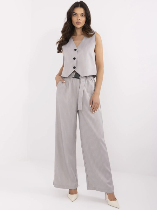 Elegantní komplet v šedé barvě