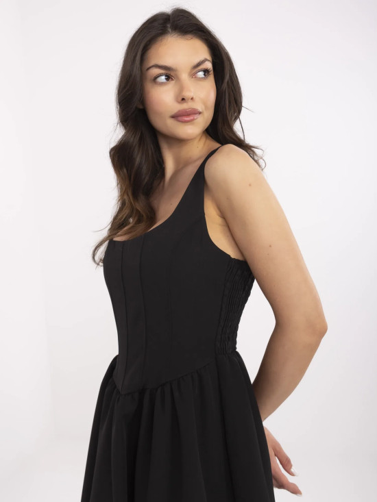 Elegantní černé koktejlové šaty