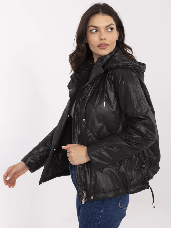 Stylová černá přechodná bunda s kapucí