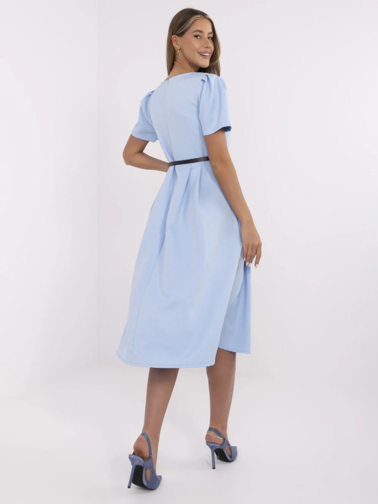 Elegantní midi šaty ve světle modré