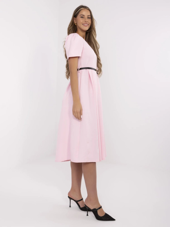 Elegantní midi šaty ve světle růžové barvě