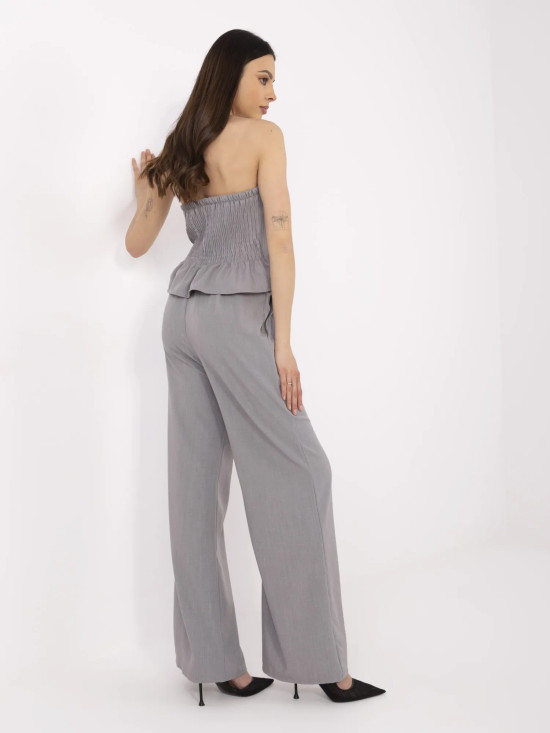 Elegantní komplet v šedé barvě