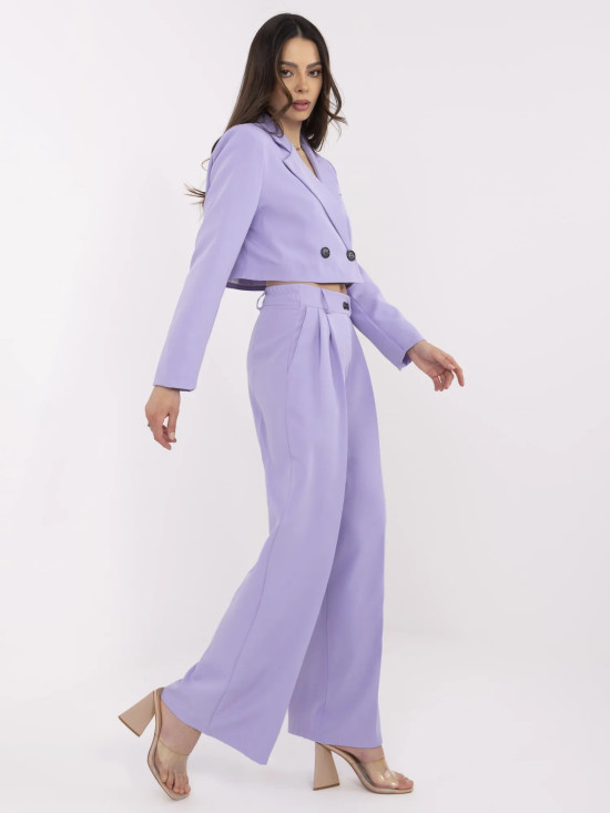 Elegantní komplet ve světle fialové
