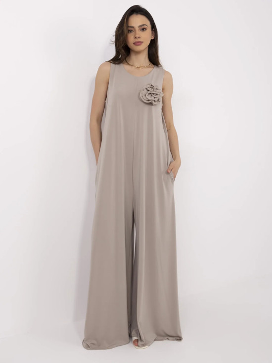 Elegantní béžový overal