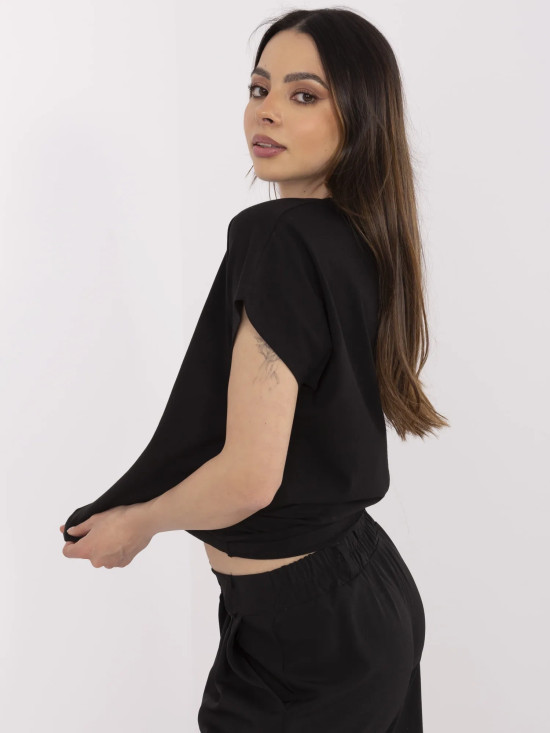 Stylové černé tričko s aplikací