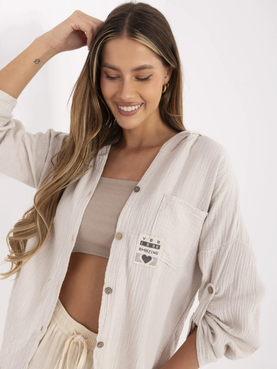 Béžová košile s kapucí