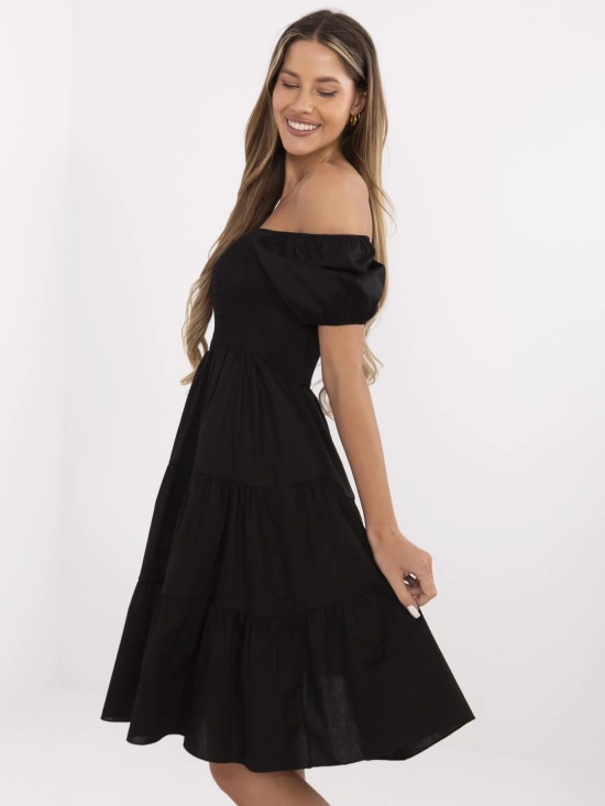 Rozšířené černé šaty s krátkym rukávem