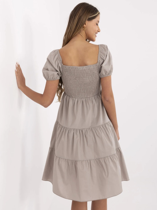 Tmavě béžové rozšířené šaty s krátkým rukávem