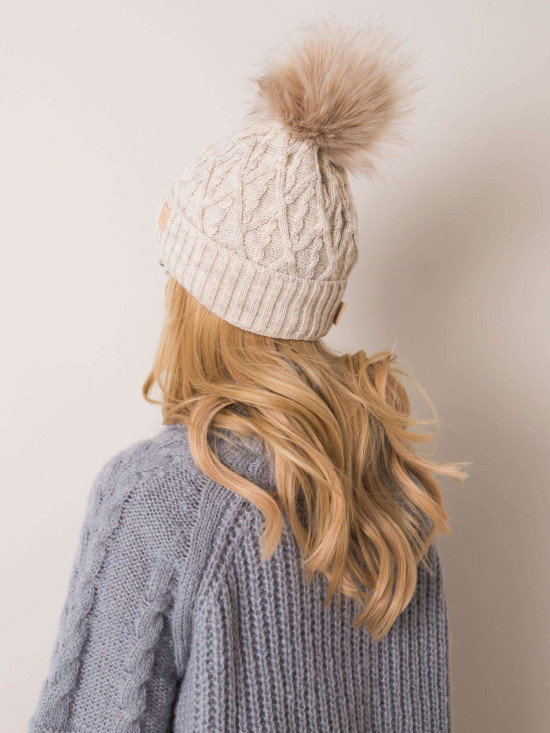 Světle béžová zimní čepice