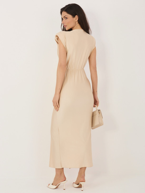 Béžové elegantní midi šaty s překládaným výstřihem a řasením