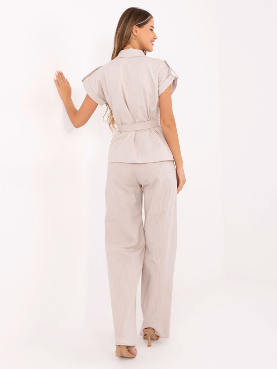 Béžový komplet s košilí a kalhotami