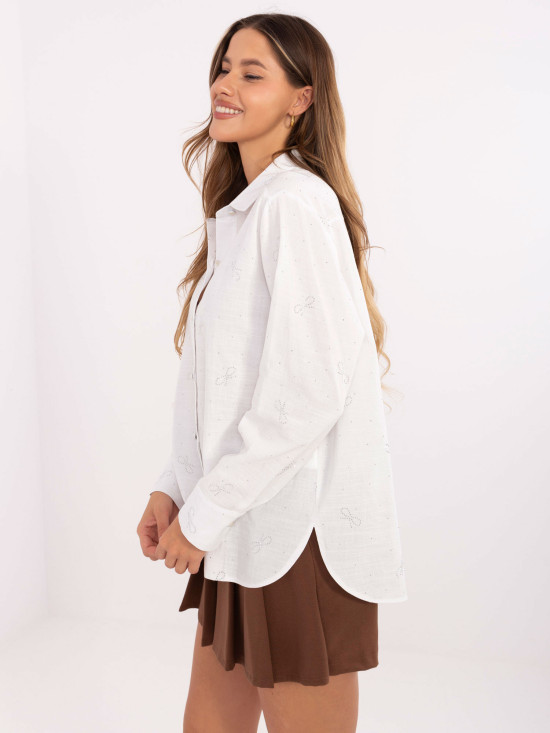 Elegantní bílá košile s aplikací